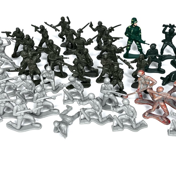 Army men plastic figures. 47 pieces approx 2" tall - Picture 3 of 7